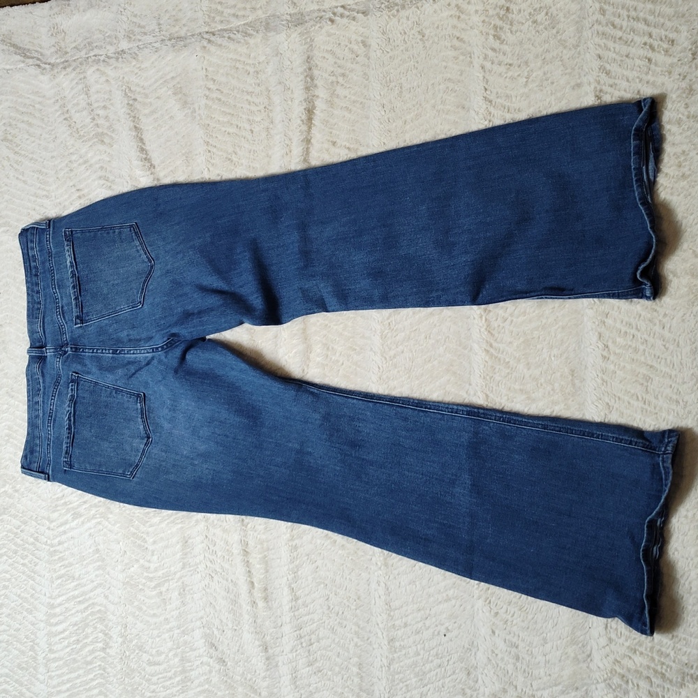 Women's Medium Wash Denim Blue Jeans Old Navy Size 12 Flare - Picture 5 of 8